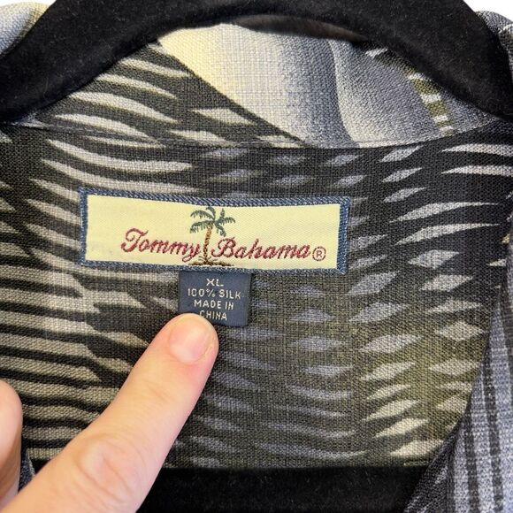 Xl Tommy Bahama | 100% Silk Button Down Hawaiian Shirt - Picture 4 of 15
